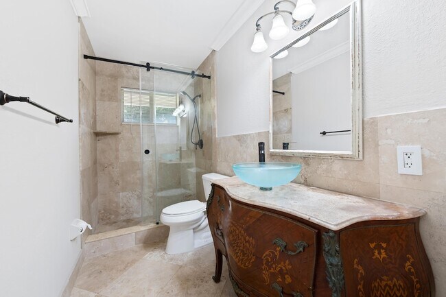 Building Photo - 1120 Renmar Dr