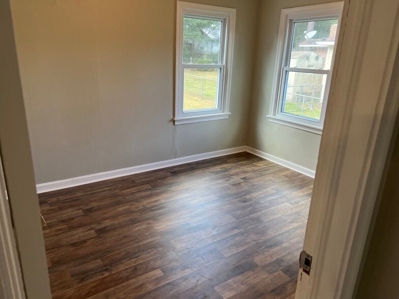 Bedroom #1 - 519 Lakeview Ave