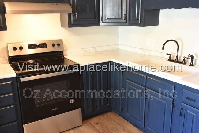 Building Photo - 3310 Iroquois Ln