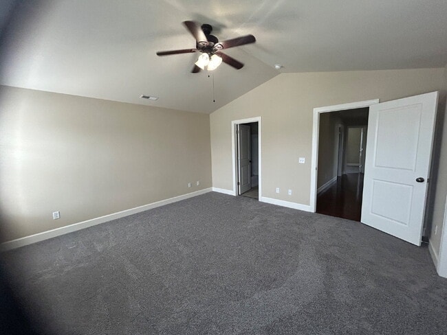 Building Photo - "Charming 3-Bed Condo in Cookeville with Granite Touches and Spacious Living!"