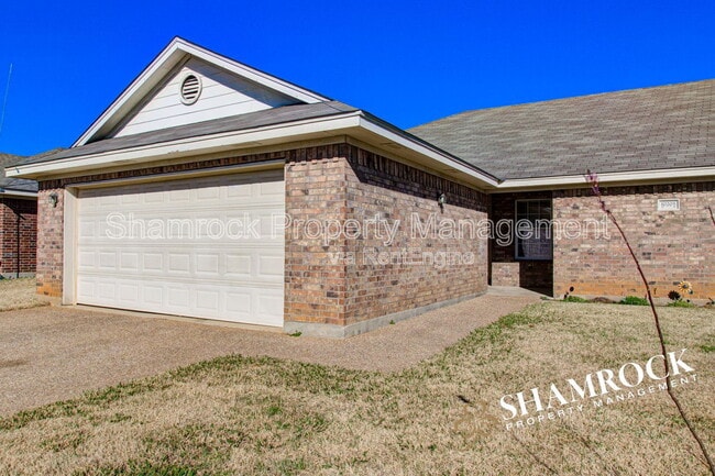 Building Photo - 10205 Lilac Ln