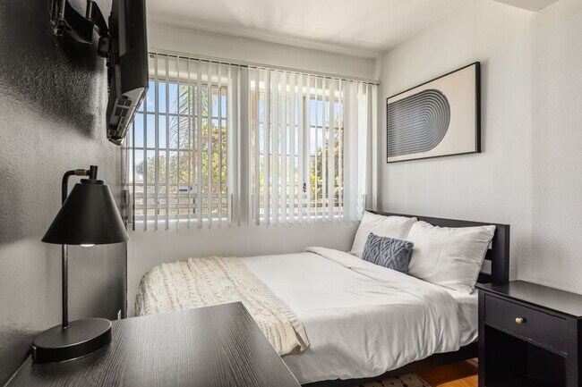 Building Photo - 10777 Ashton Ave