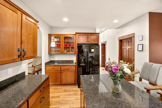 Building Photo - 1719 Lithia Way