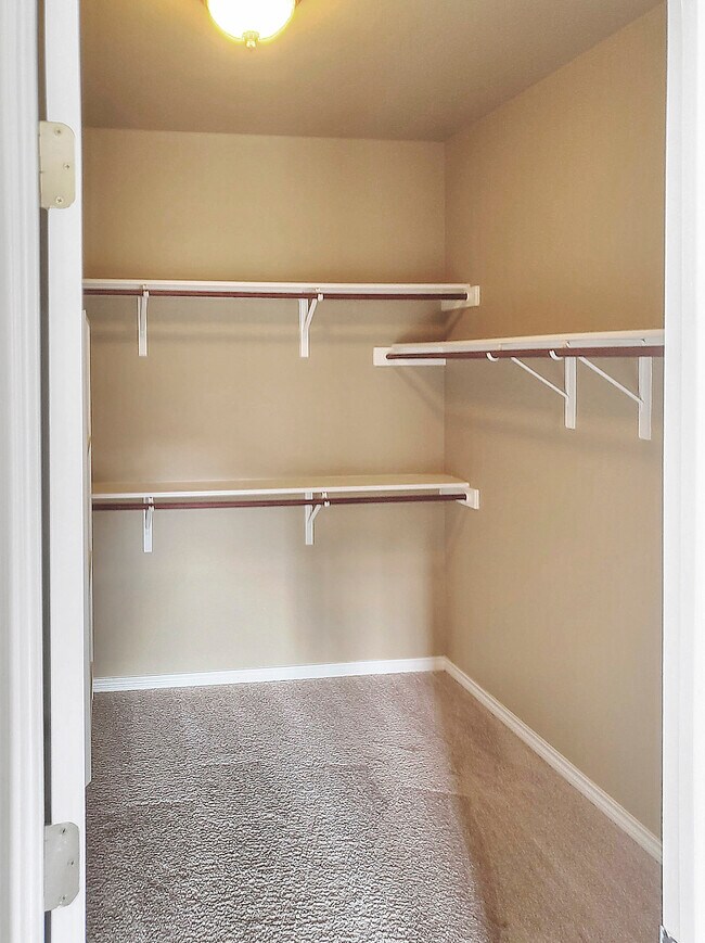 Building Photo - 1710 Ulit Ave