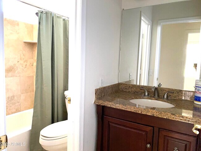 Building Photo - 5918 E Woodridge Dr