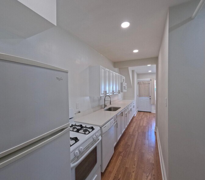 Building Photo - 4317 River Rd NW