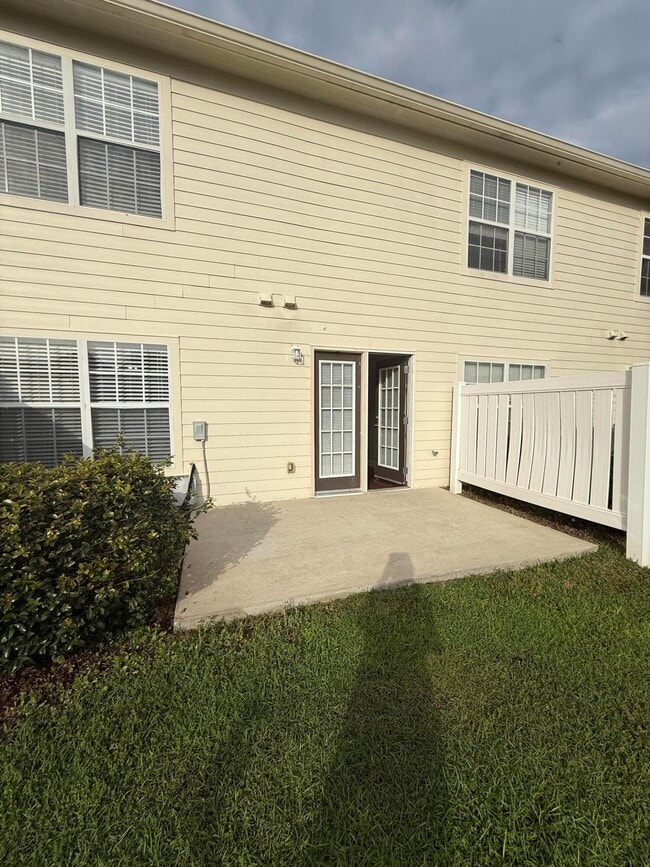 Building Photo - 764 Majestic Dr