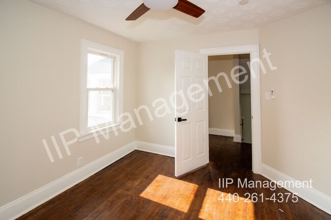Building Photo - 2127 Rossmoor Rd