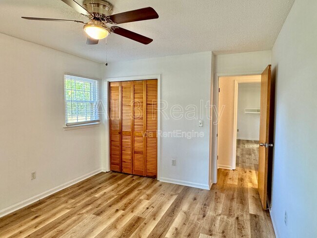 Building Photo - 2311 Cottingham Dr