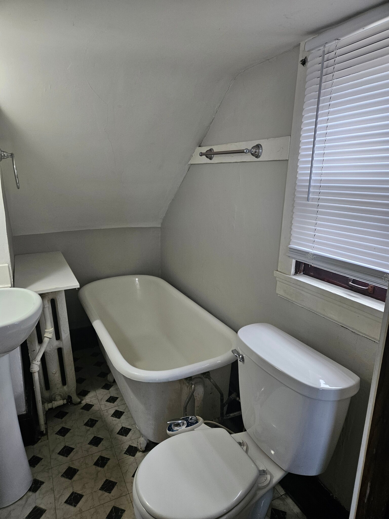 Bathroom - 1335 W Minnehaha Ave