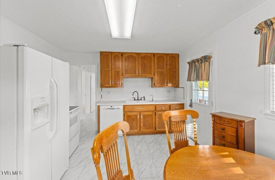 Building Photo - 707 Lincoln Ave