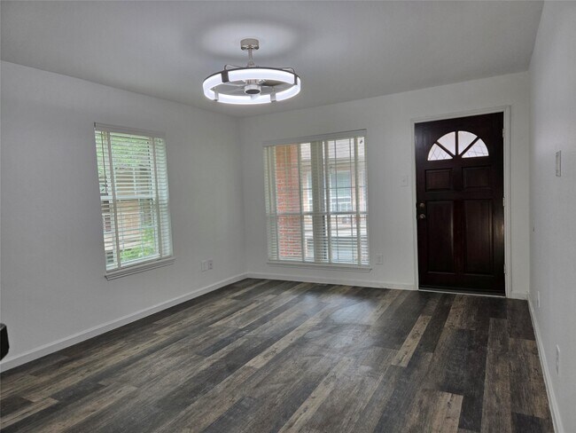 Building Photo - 839 Wax Myrtle Ln