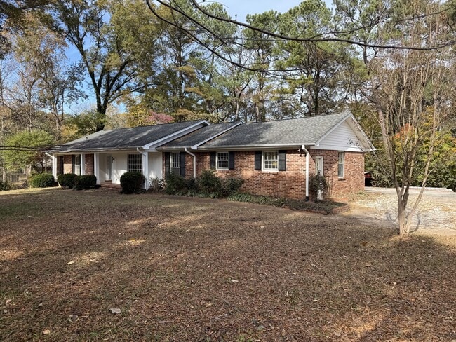 Building Photo - 565 Paris St