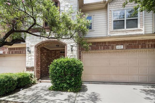 Building Photo - 4121 William Dehaes Dr