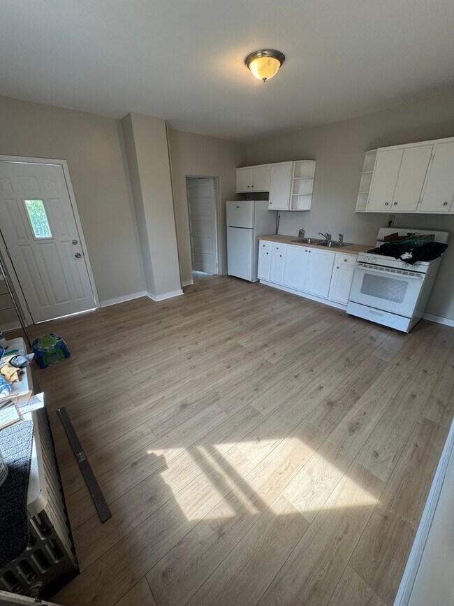 Building Photo - 1912 Johnson St