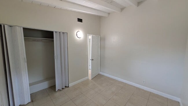 Building Photo - 1553 NW 15th Ave