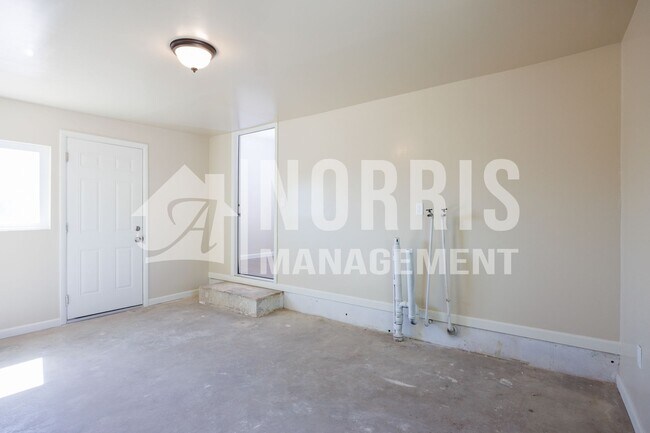 Building Photo - Two Bedroom Home in Casa Grande