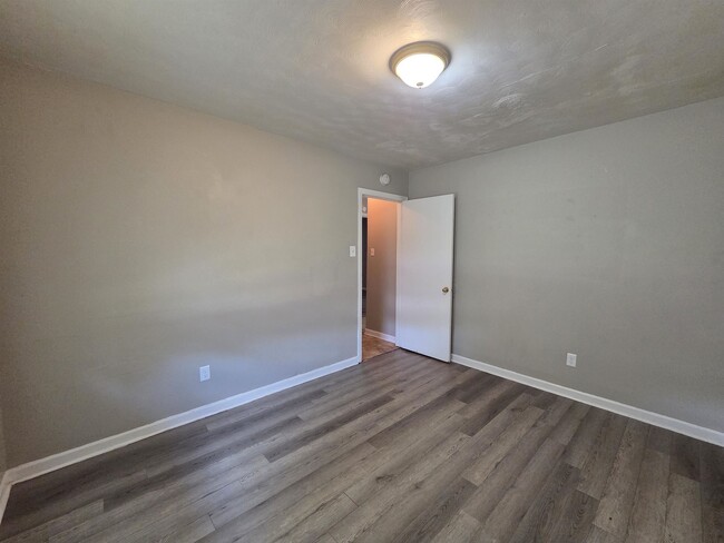 Building Photo - 3021 Ashwood St