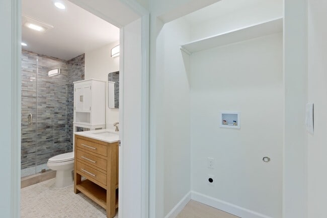 Building Photo - Private 1BD ADU Retreat with Spacious Private Rear Yard – Near CSUN