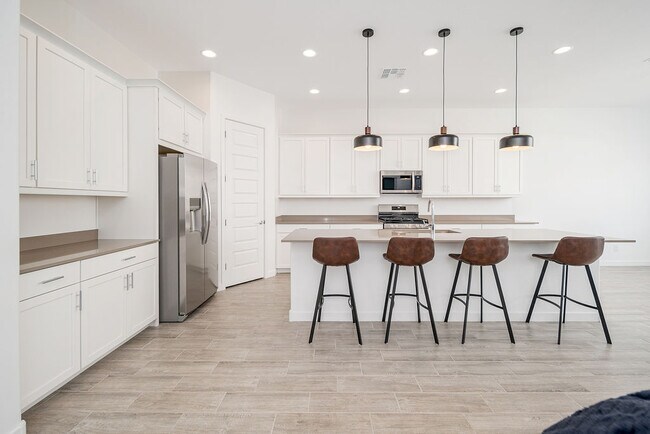 Building Photo - 3260 W Peak View Rd