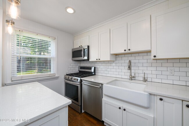 Building Photo - 158 Manor Dr
