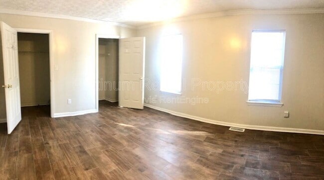 Building Photo - 6574 Meadow Green Cir