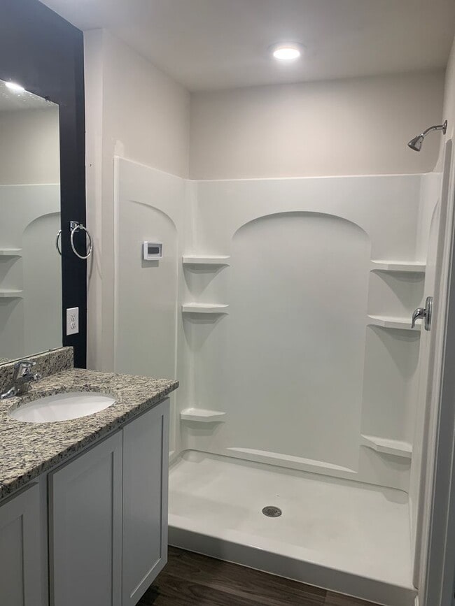 Building Photo - MOVE IN SPECIAL!!! Pay 1/2 the rent for th...