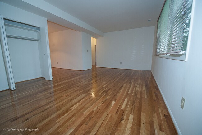Building Photo - 5720 Pimlico Rd