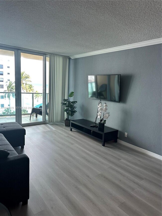 Building Photo - 2501 S Ocean Dr