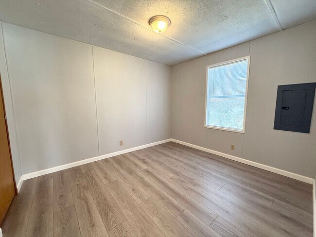 Building Photo - 914 Davenport Rd