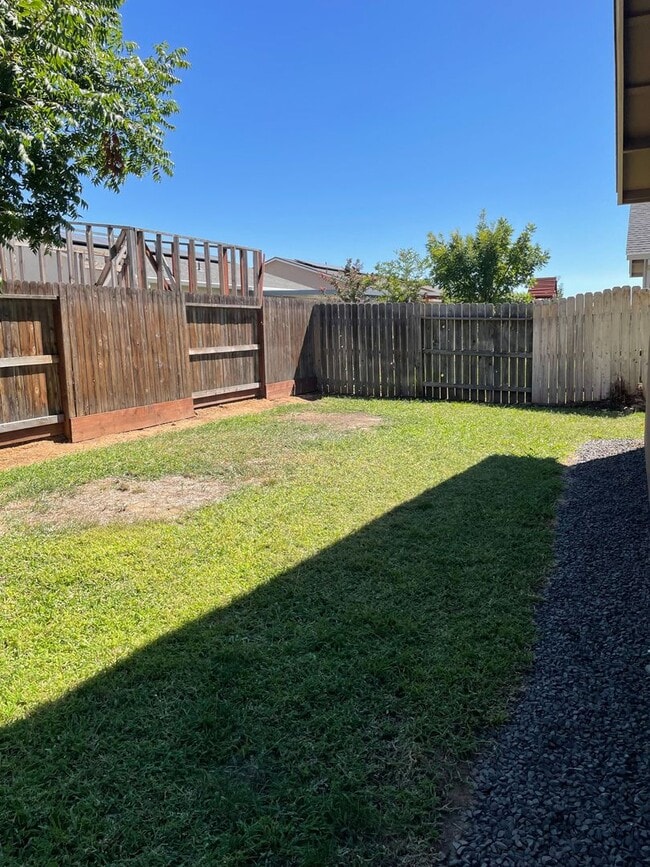 Building Photo - 3 Bedroom, 2 Bathroom House with a 2-Car Garage