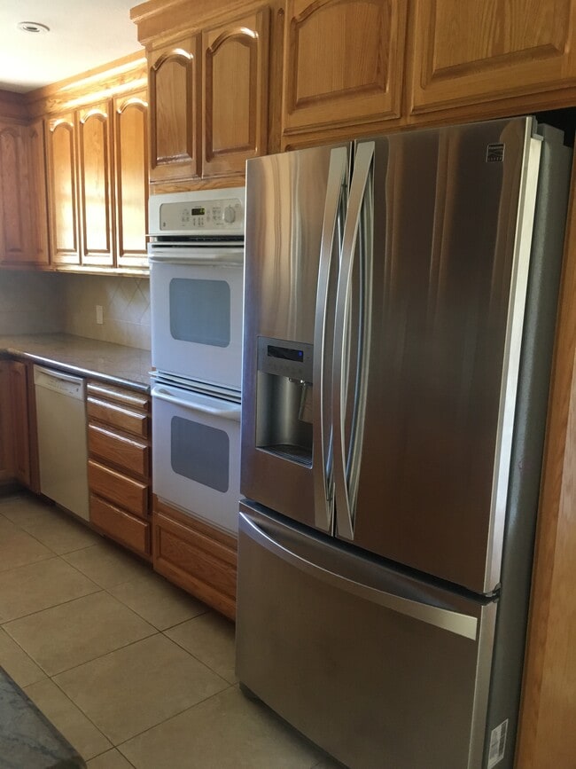 Building Photo - 2376 Forbes Ave