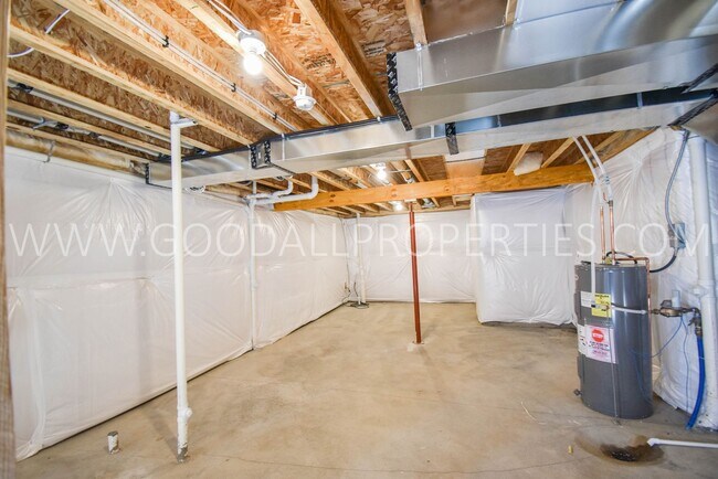 Building Photo - 3 Bedroom, 2 Bathroom Single Family Ranch with 2-Car attached garage
