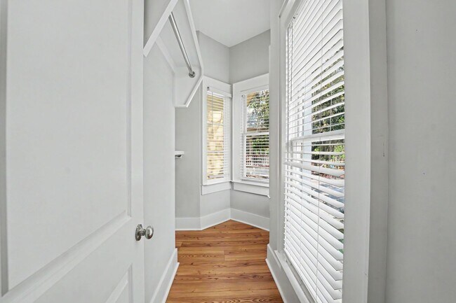 Building Photo - 311 W 39th St
