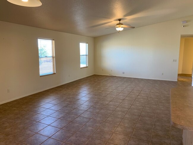 Building Photo - 4BD/2BA/2CG 1900 sf in Canyon de Flores subdivision, Sierra Vista, AZ