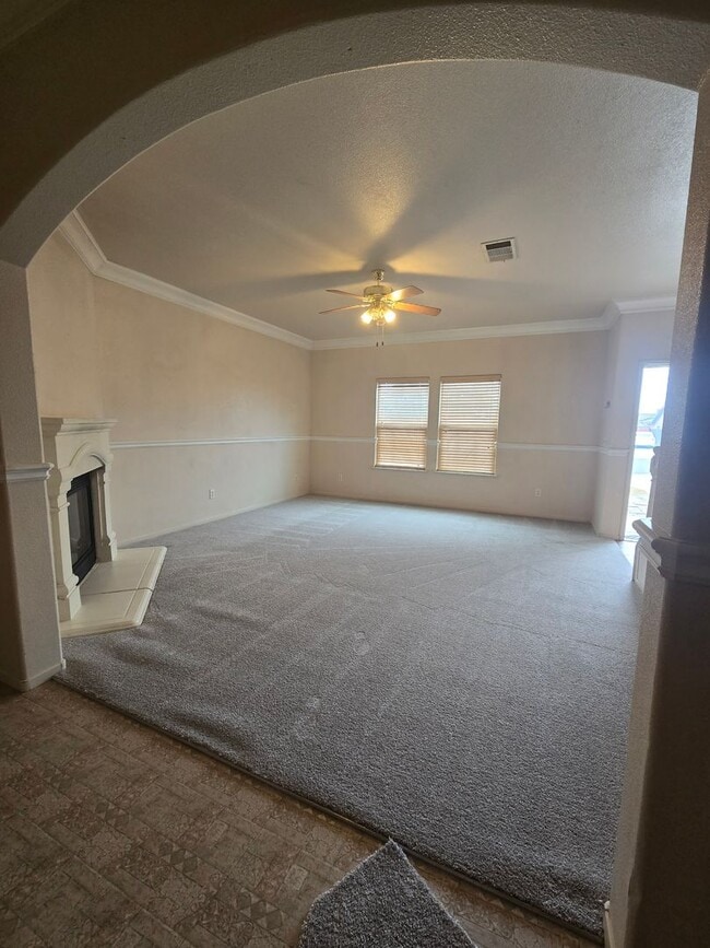 Building Photo - Spacious 2 Story 4 BR 2.5 BA Available Now