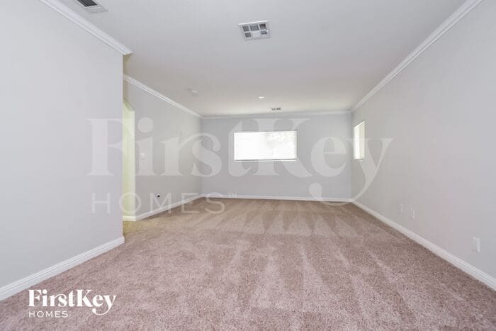 Building Photo - 321 Redstone St
