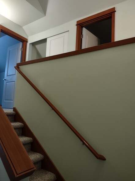 Upstairs - 25818 Arklow Pl NE