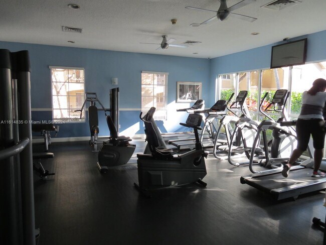 Building Photo - 140 SW 117th Ave