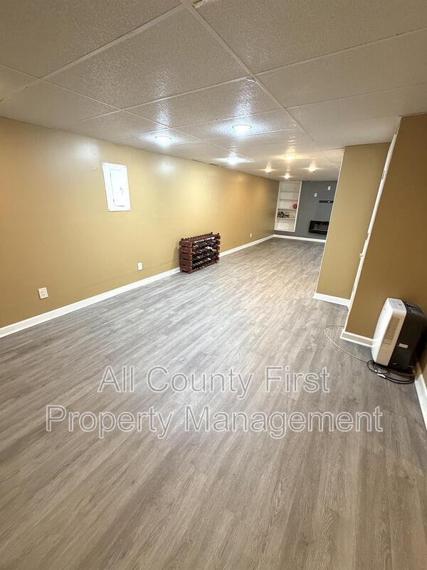 Building Photo - 5621 Shadow View Dr SW