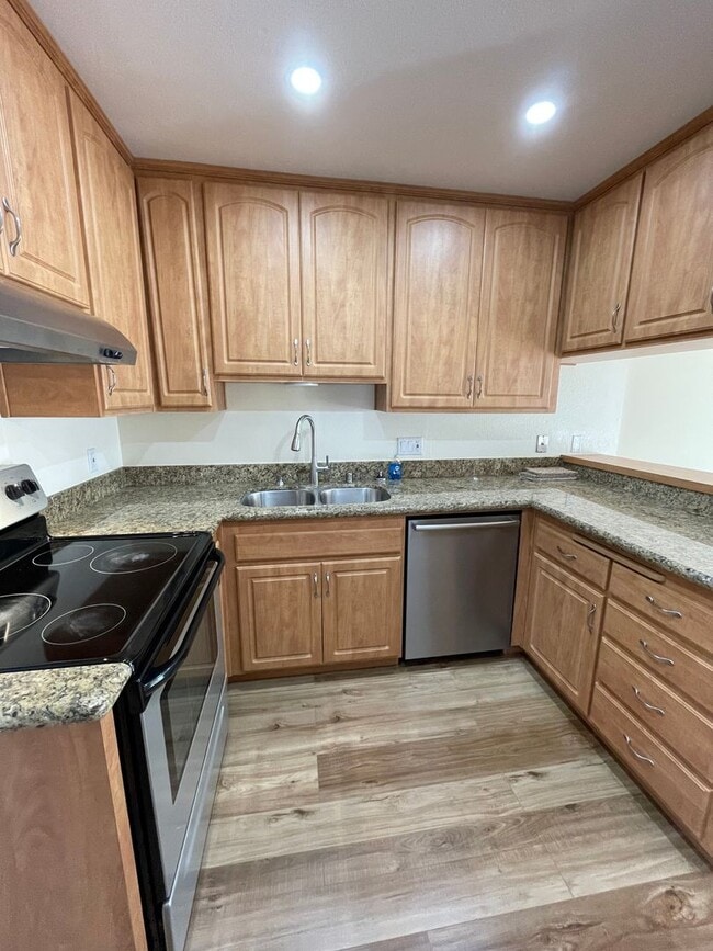 Building Photo - Terrific 3Br/2.5Ba Townhome in Scripp Ranch