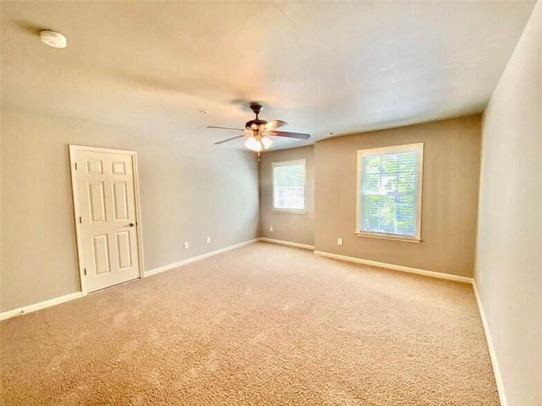 Building Photo - 3322 Castleberry Village Dr