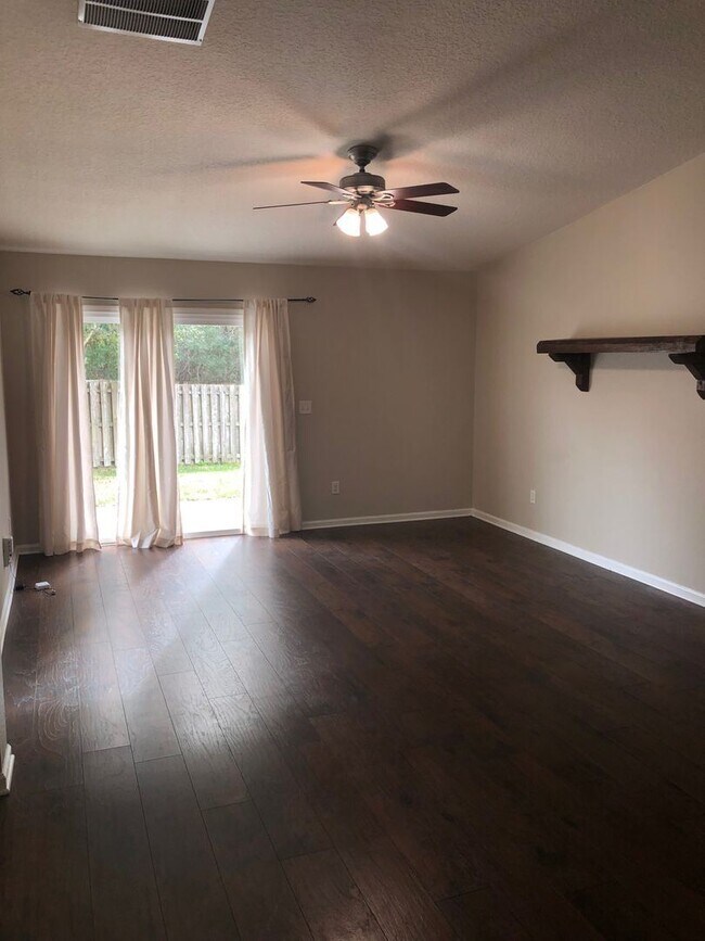 Building Photo - 3 br, 2 bath House - 185 TWIN LAKES DRIVE