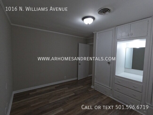 Building Photo - 1016 N. Williams Avenue | $1095 | 4 beds, ...