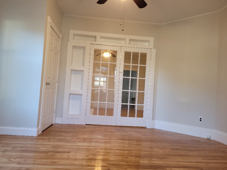 Building Photo - 37 Byron St