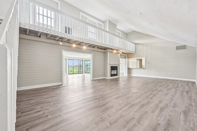 Building Photo - 1406 Busse Rd