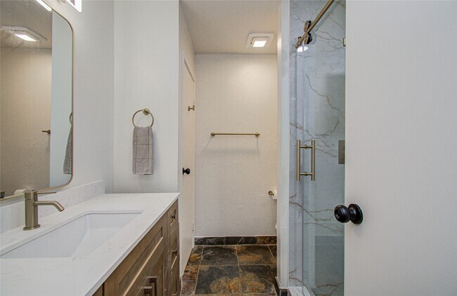 Building Photo - 15309 Kingfield Dr