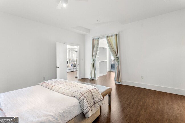 Building Photo - 3338 Peachtree Rd NE