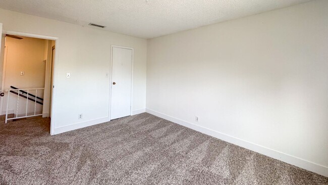 Building Photo - Move-In Ready 3-Bedroom with Pool / Lawn and Pool Service Included!