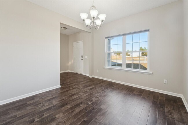 Building Photo - AVAILABLE NOW! (Pet Friendly)